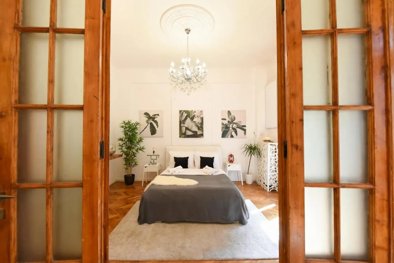 Apartamento Love.Travel.Explore ♥️Apt W/ Balcony In Old Town Bucareste