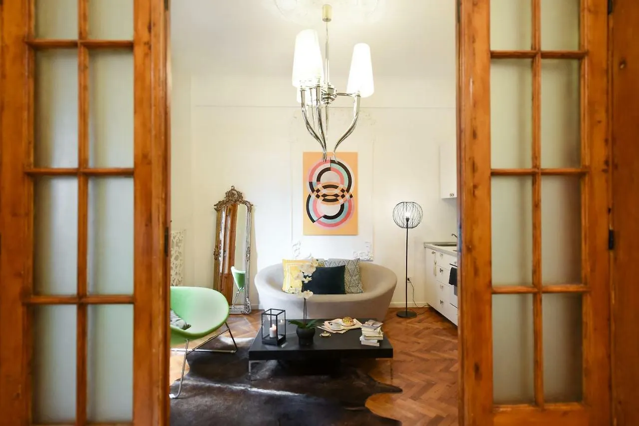 Apartamento Love.Travel.Explore ♥️Apt W/ Balcony In Old Town Bucareste
